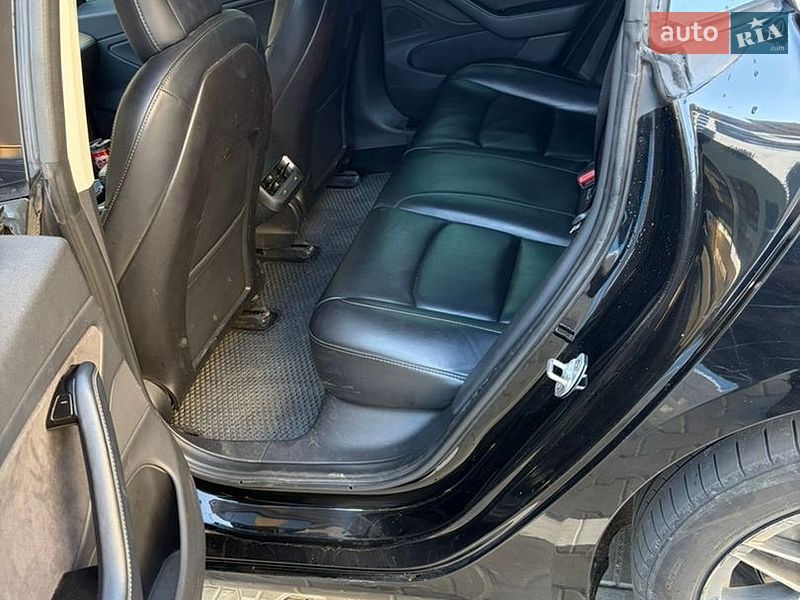 Седан Tesla Model 3 2018 в Луцке