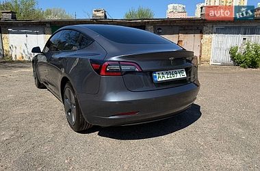 Седан Tesla Model 3 2022 в Києві