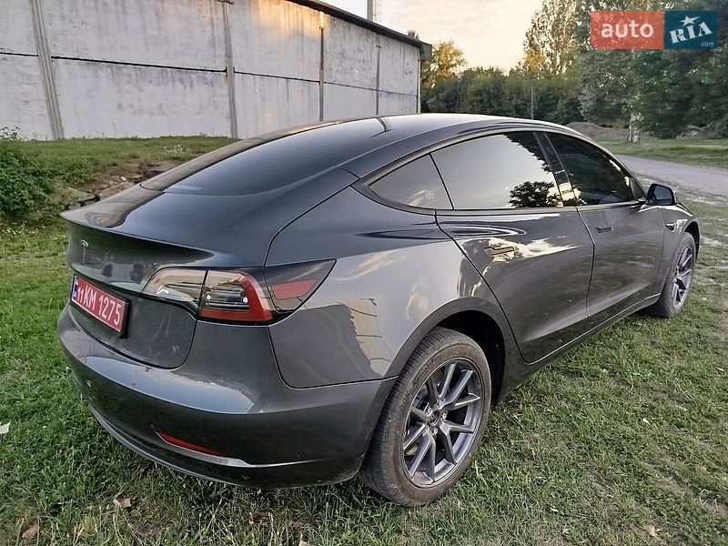 Седан Tesla Model 3 2023 в Олександрії
