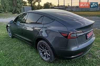 Седан Tesla Model 3 2023 в Олександрії
