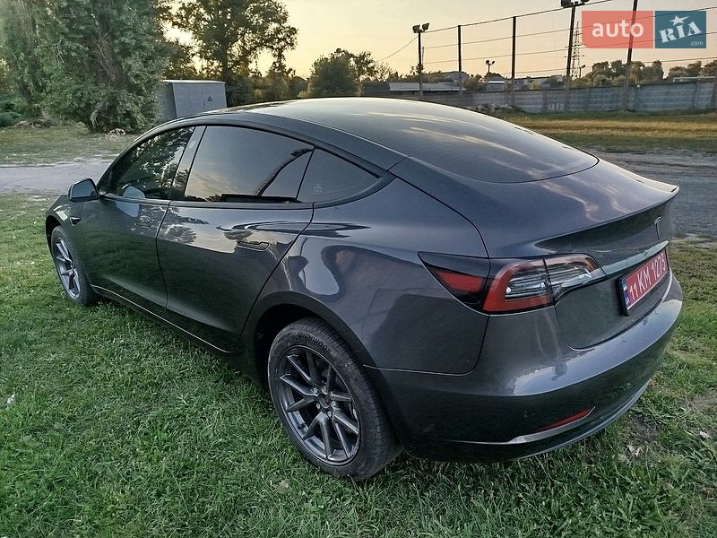 Седан Tesla Model 3 2023 в Олександрії