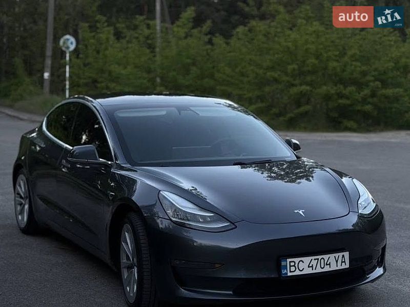 Седан Tesla Model 3 2019 в Львові