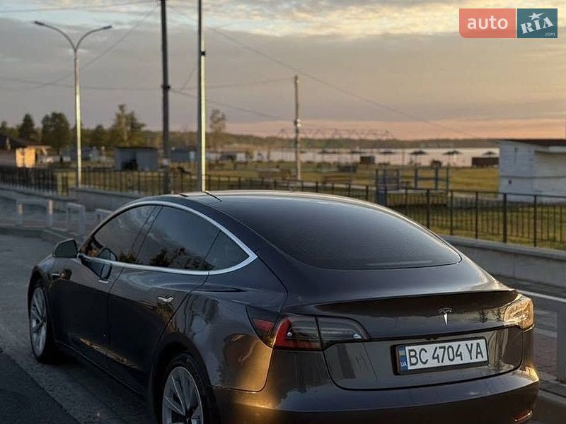 Седан Tesla Model 3 2019 в Львові