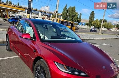 Седан Tesla Model 3 2024 в Києві