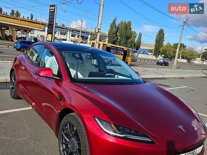 Седан Tesla Model 3 2024 в Києві