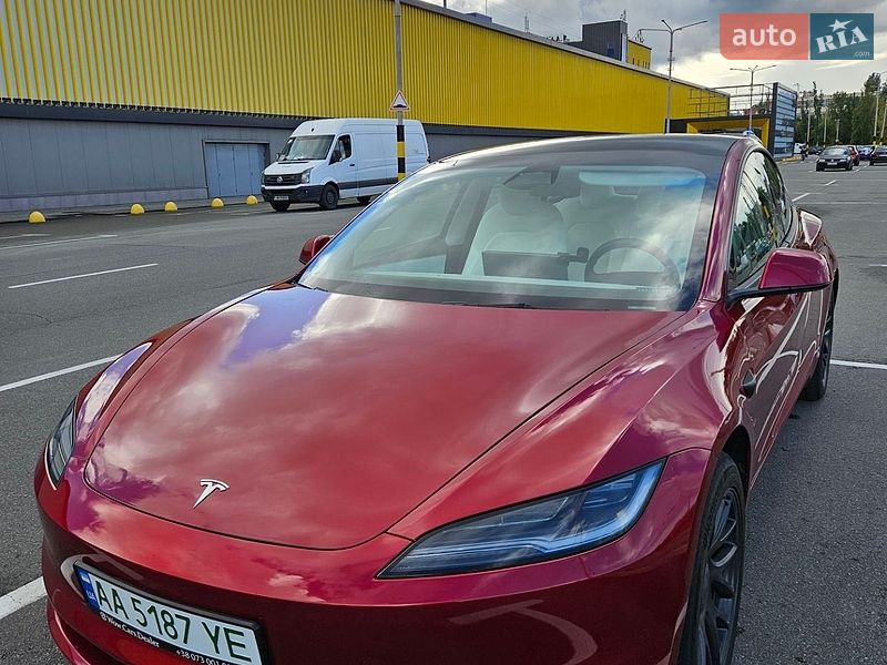 Седан Tesla Model 3 2024 в Києві