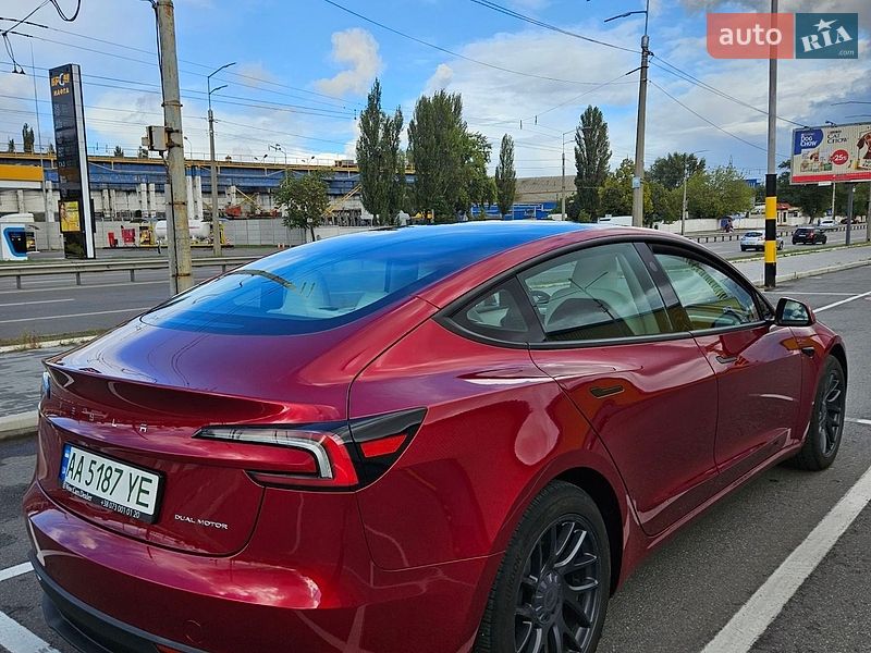 Седан Tesla Model 3 2024 в Києві