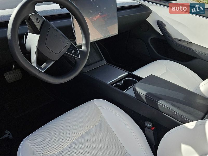 Седан Tesla Model 3 2024 в Києві