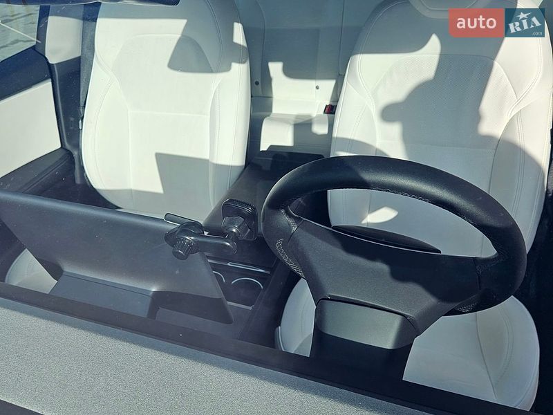 Седан Tesla Model 3 2024 в Києві