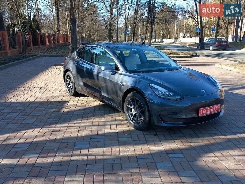 Седан Tesla Model 3 2020 в Львові