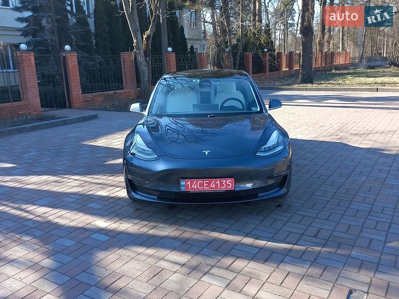 Tesla Model 3 2020