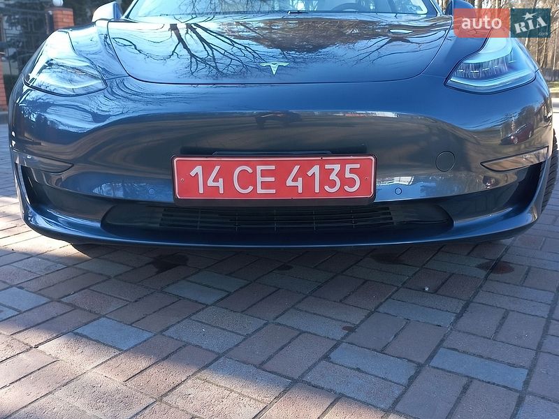 Седан Tesla Model 3 2020 в Львові