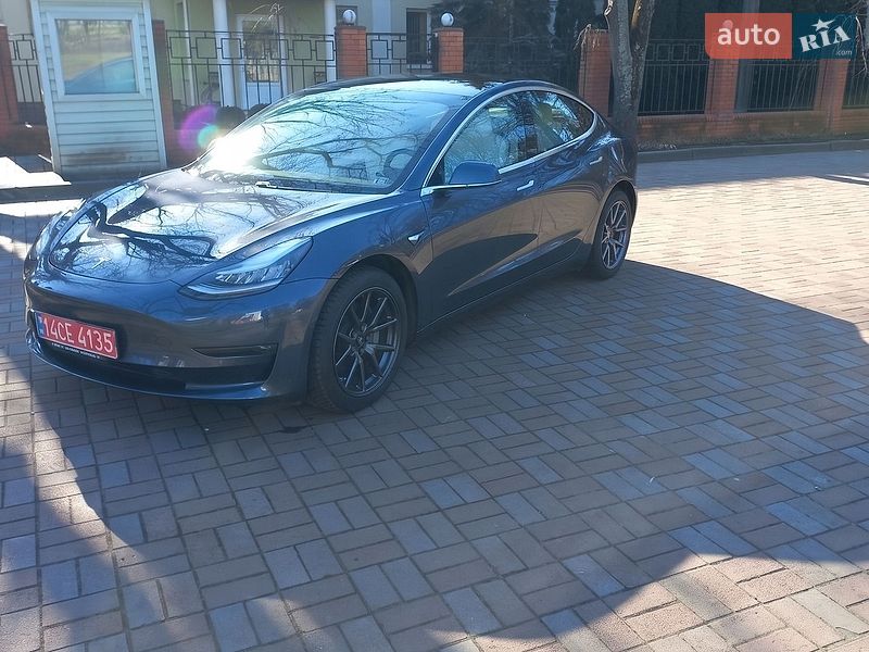 Седан Tesla Model 3 2020 в Львові