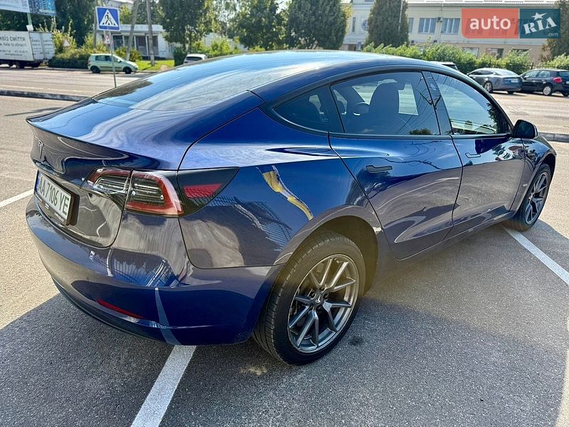 Седан Tesla Model 3 2023 в Києві