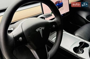 Седан Tesla Model 3 2023 в Києві