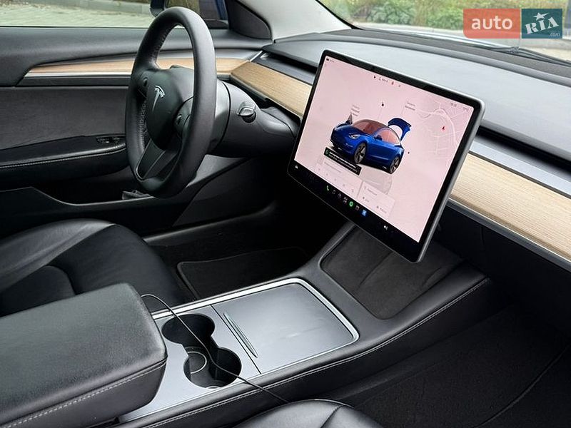 Седан Tesla Model 3 2023 в Києві