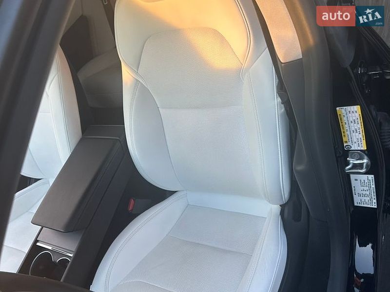 Седан Tesla Model 3 2024 в Запоріжжі