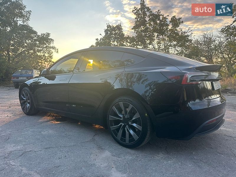 Седан Tesla Model 3 2024 в Запоріжжі