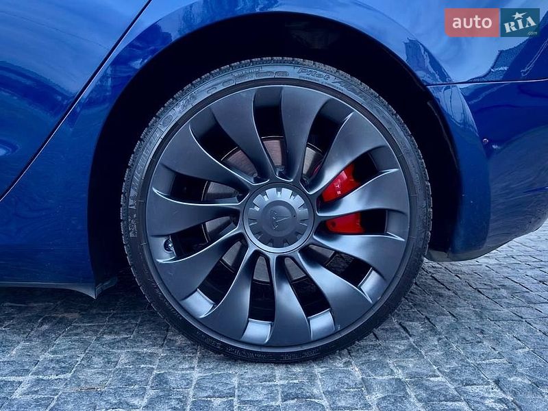 Седан Tesla Model 3 2023 в Дніпрі