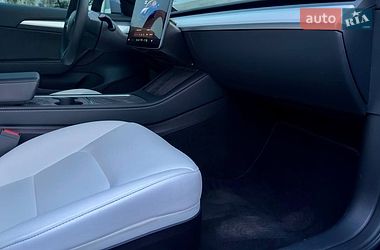 Седан Tesla Model 3 2023 в Дніпрі