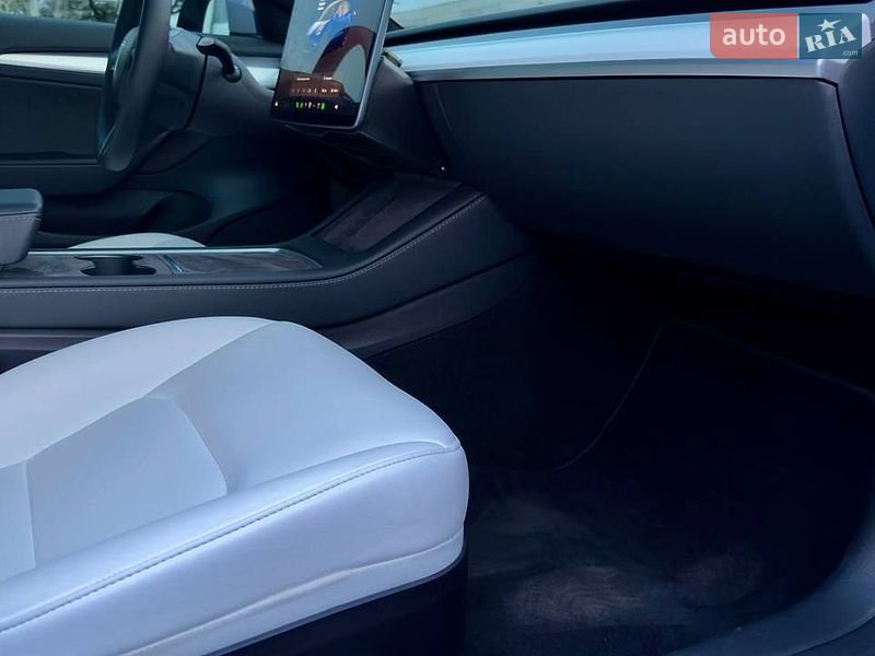 Седан Tesla Model 3 2023 в Дніпрі