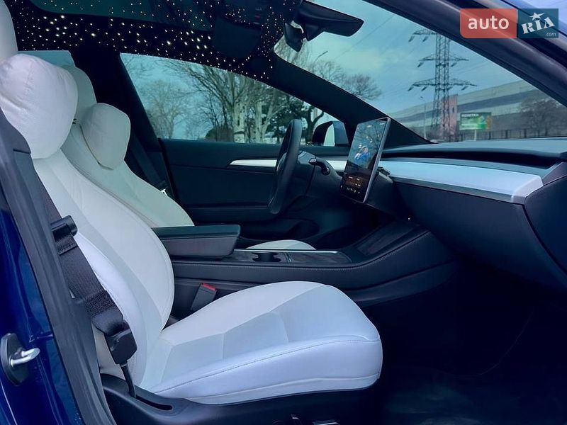 Седан Tesla Model 3 2023 в Дніпрі