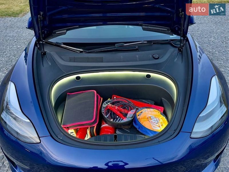 Седан Tesla Model 3 2023 в Дніпрі