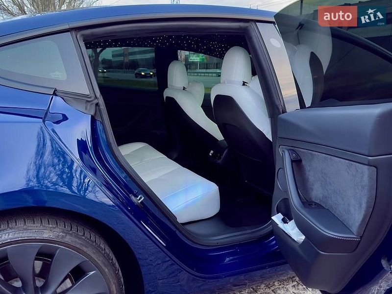 Седан Tesla Model 3 2023 в Дніпрі