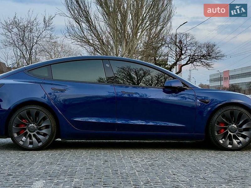 Седан Tesla Model 3 2023 в Дніпрі