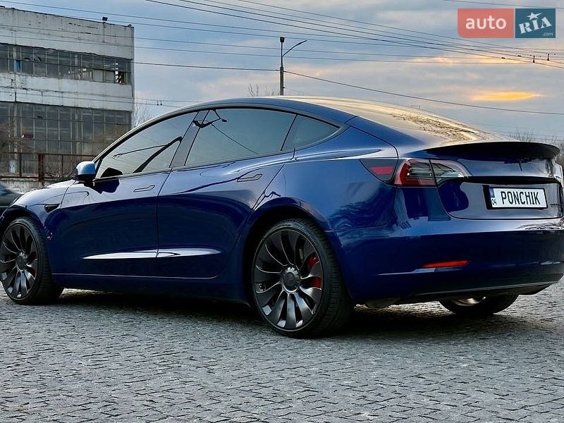 Седан Tesla Model 3 2023 в Дніпрі
