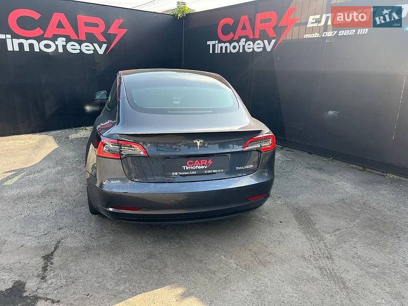 Седан Tesla Model 3 2021 в Киеве