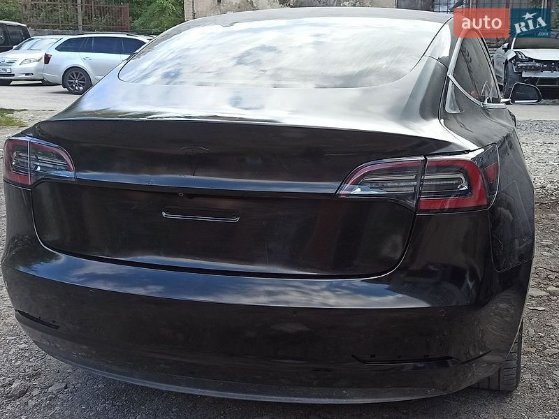 Седан Tesla Model 3 2019 в Львове