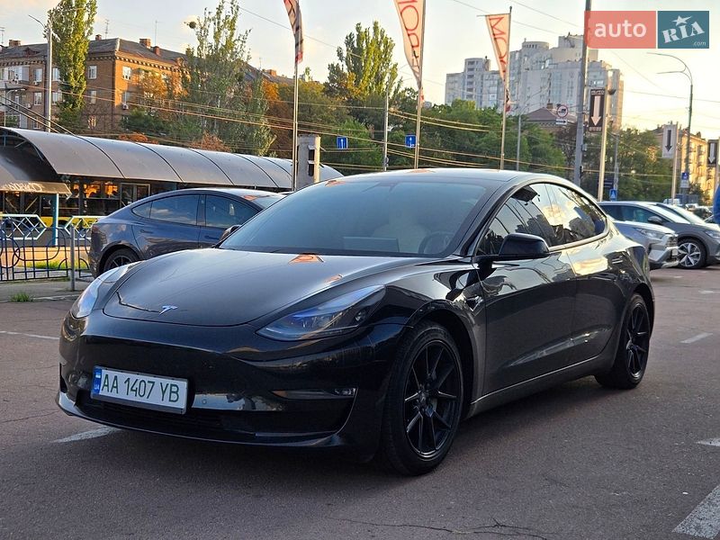 Седан Tesla Model 3 2021 в Києві
