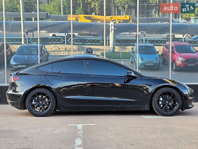 Седан Tesla Model 3 2021 в Києві