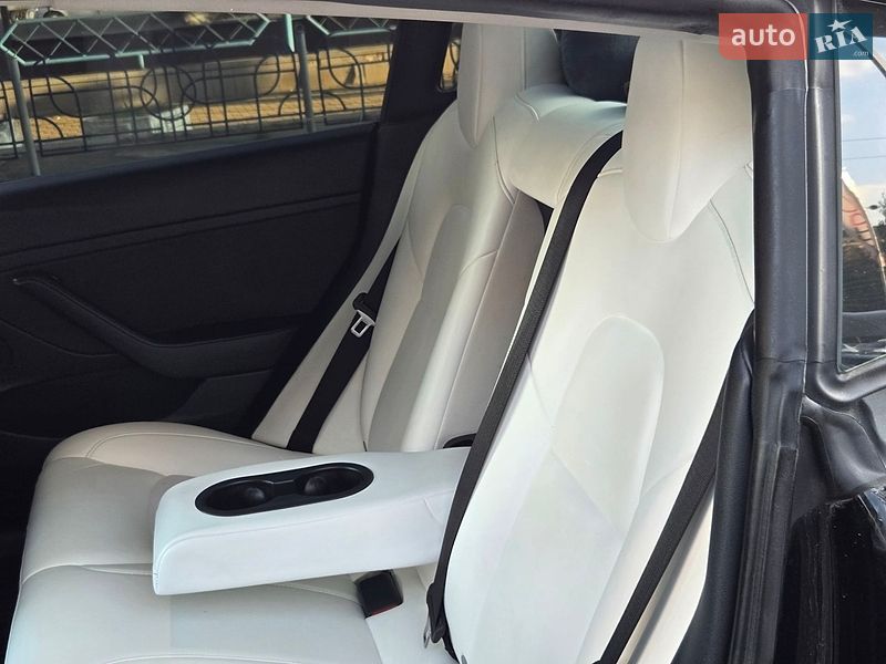 Седан Tesla Model 3 2021 в Києві