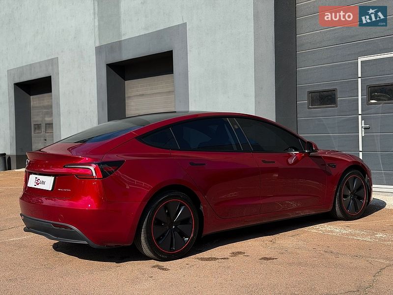 Седан Tesla Model 3 2024 в Киеве