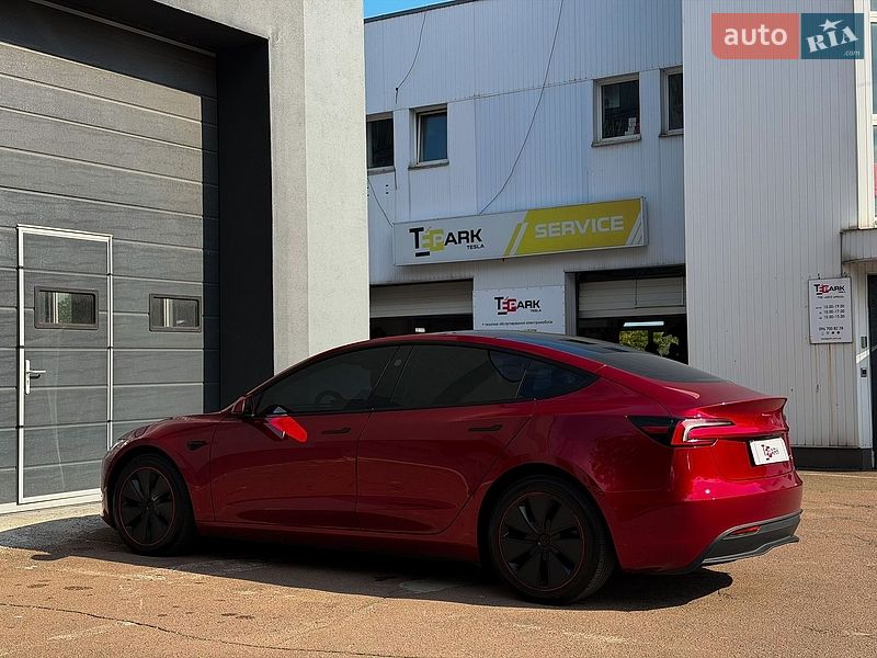 Седан Tesla Model 3 2024 в Киеве