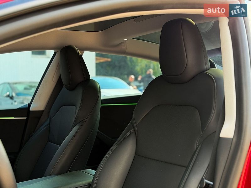Седан Tesla Model 3 2024 в Киеве