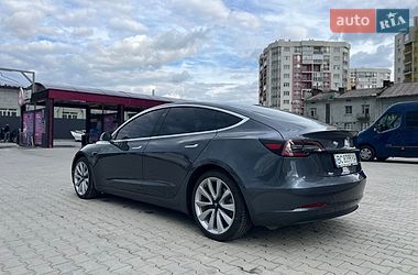 Седан Tesla Model 3 2019 в Львове
