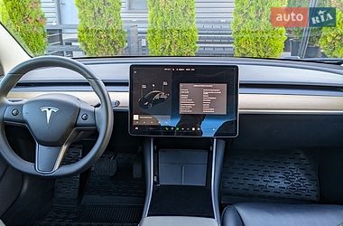 Седан Tesla Model 3 2020 в Києві