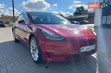 Седан Tesla Model 3 2018 в Ровно