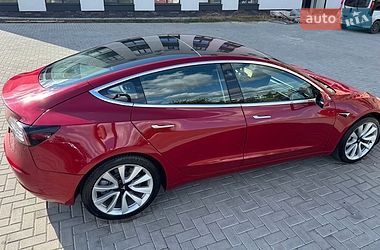 Седан Tesla Model 3 2018 в Ровно
