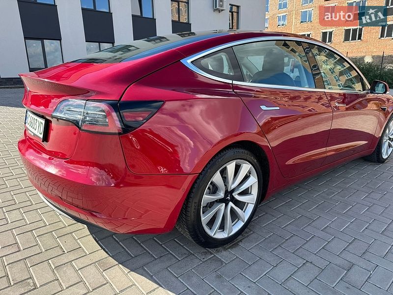 Седан Tesla Model 3 2018 в Ровно