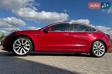 Седан Tesla Model 3 2018 в Ровно