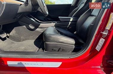 Седан Tesla Model 3 2018 в Ровно