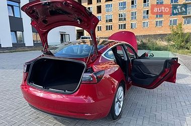 Седан Tesla Model 3 2018 в Ровно