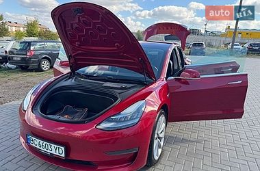 Седан Tesla Model 3 2018 в Ровно