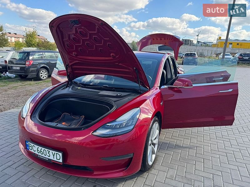 Седан Tesla Model 3 2018 в Ровно