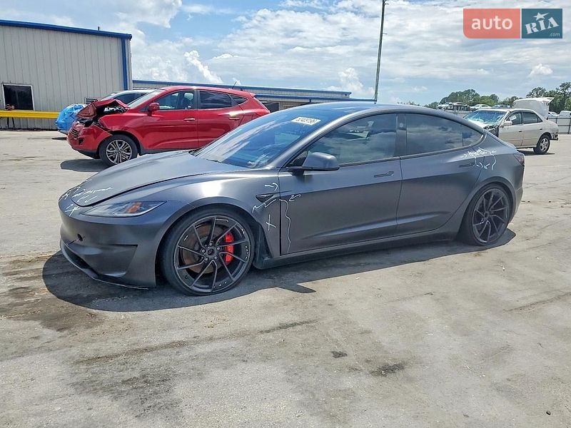 Седан Tesla Model 3 2024 в Львове