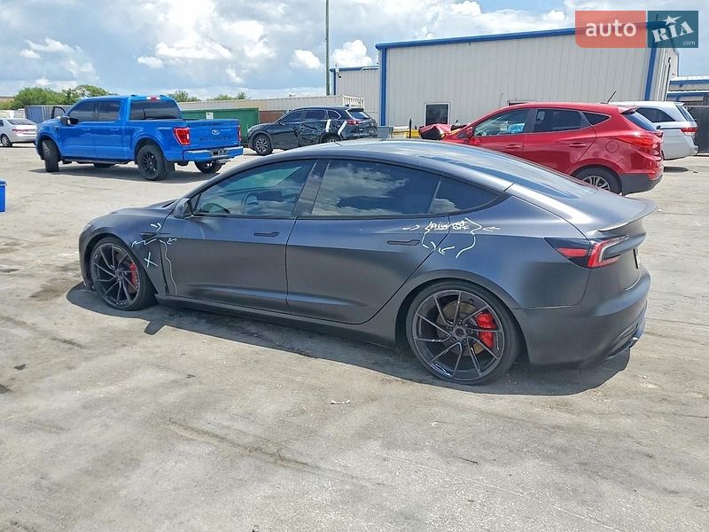 Седан Tesla Model 3 2024 в Львове